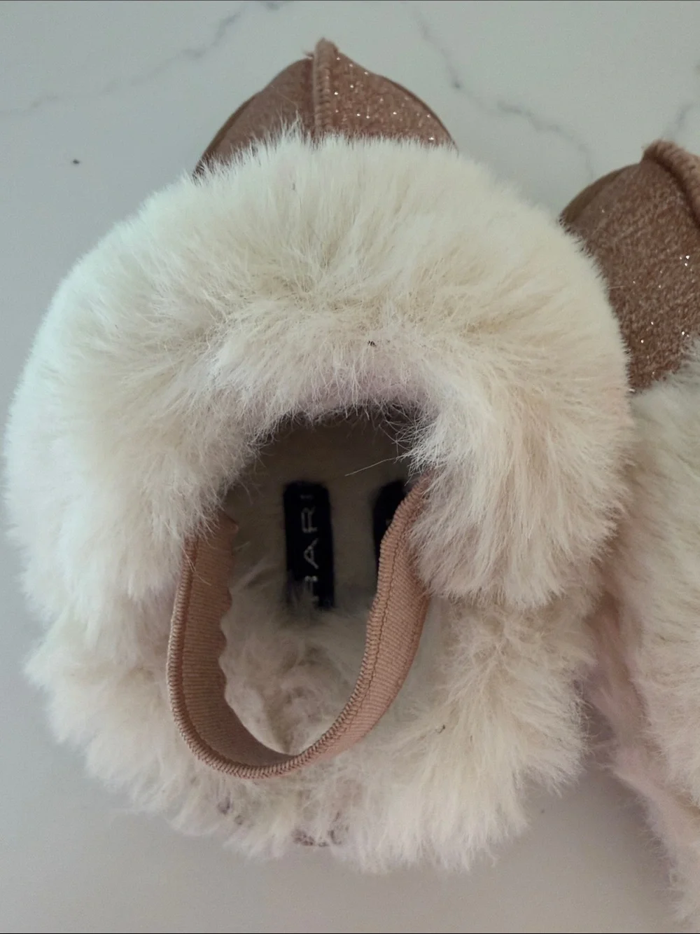 Tahari girls Plush Faux-Fur Cozy Kids Slippers, size 8